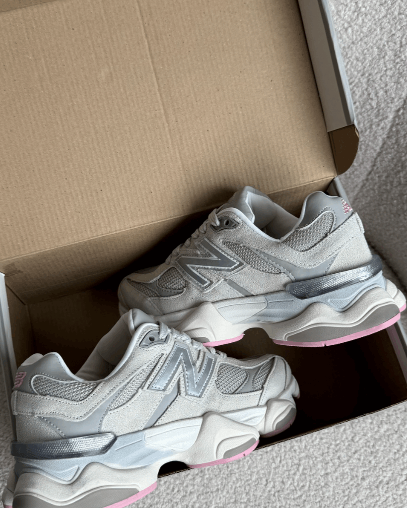 Tênis NB 9060 Cinza com Rosa em Camurça