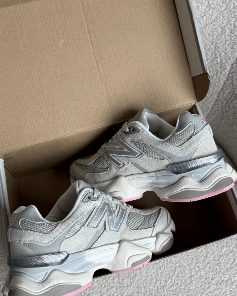 Tênis NB 9060 Cinza com Rosa em Camurça