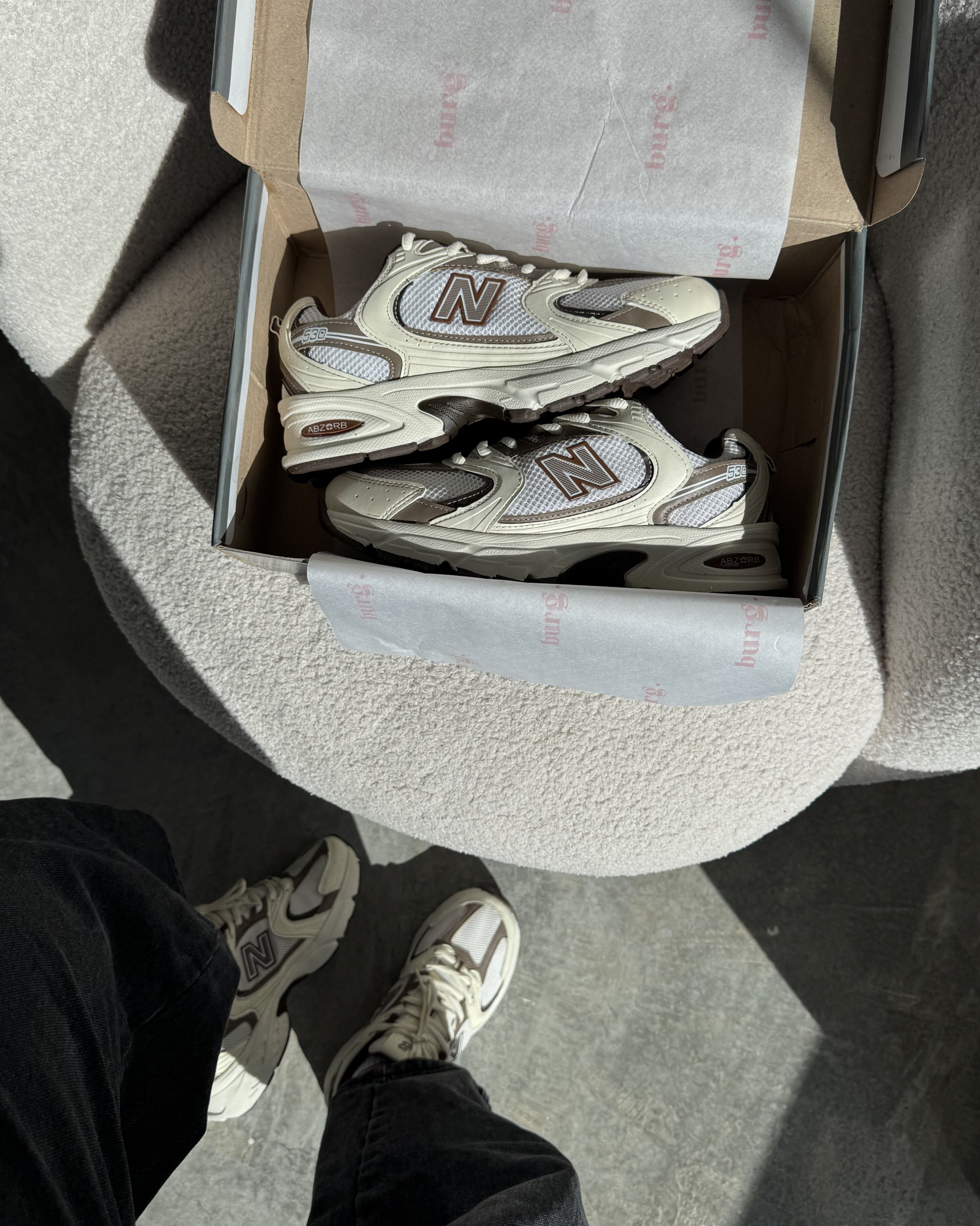 Tênis NB 530 Off White com Marrom