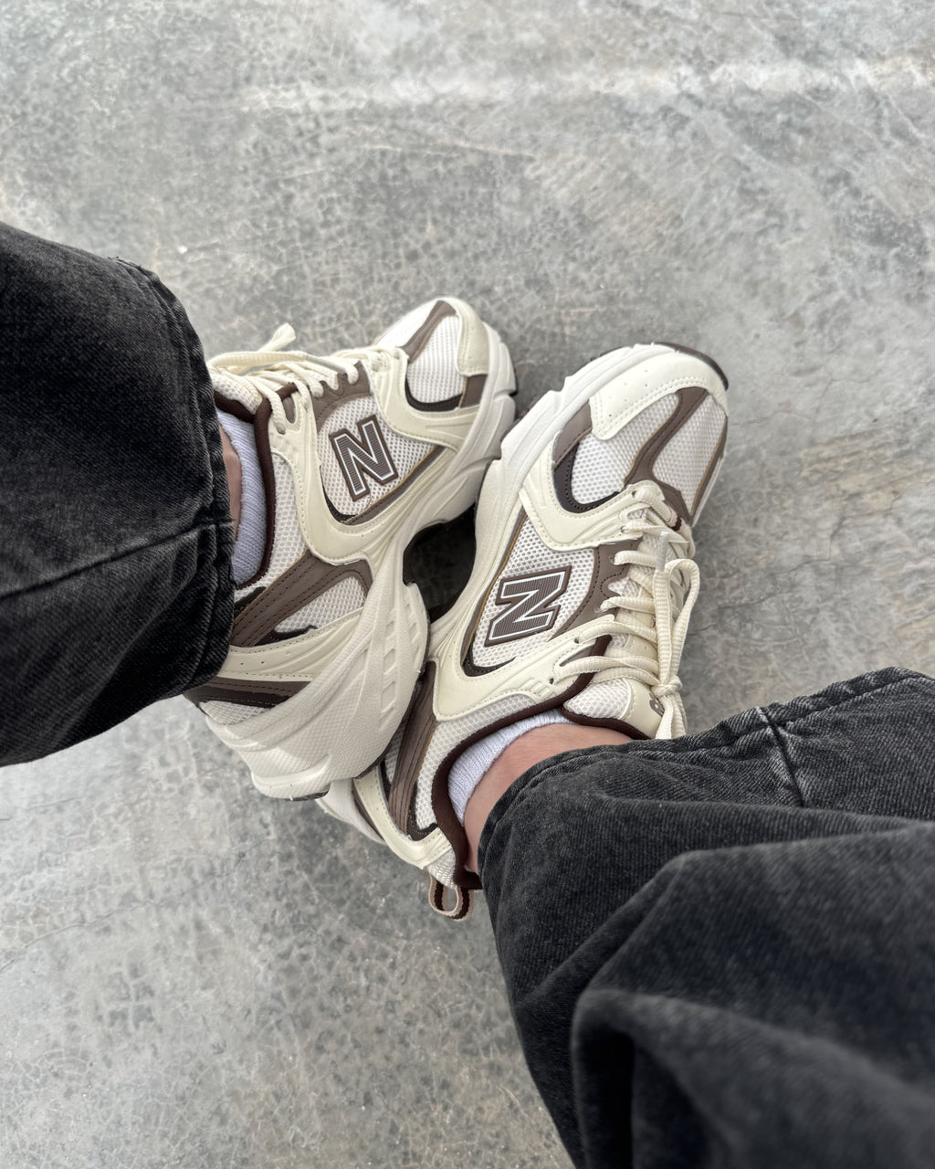 Tênis NB 530 Off White com Marrom