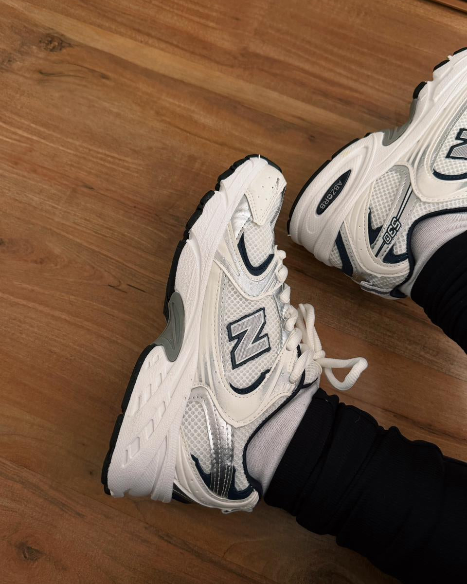 Tênis NB 530 Off White com Azul Marinho
