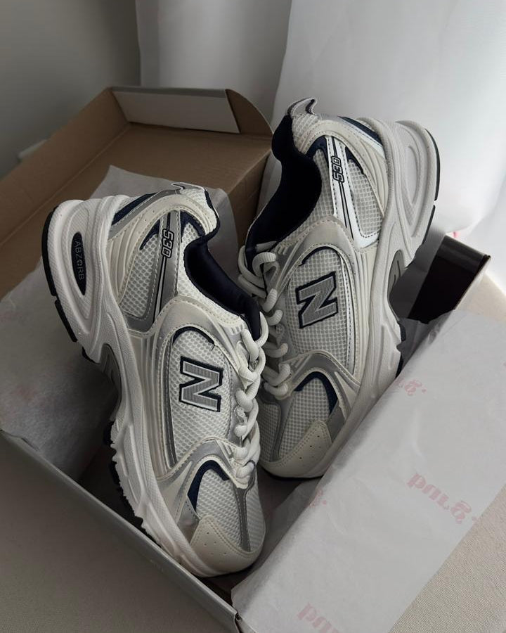 Tênis NB 530 Off White com Azul Marinho