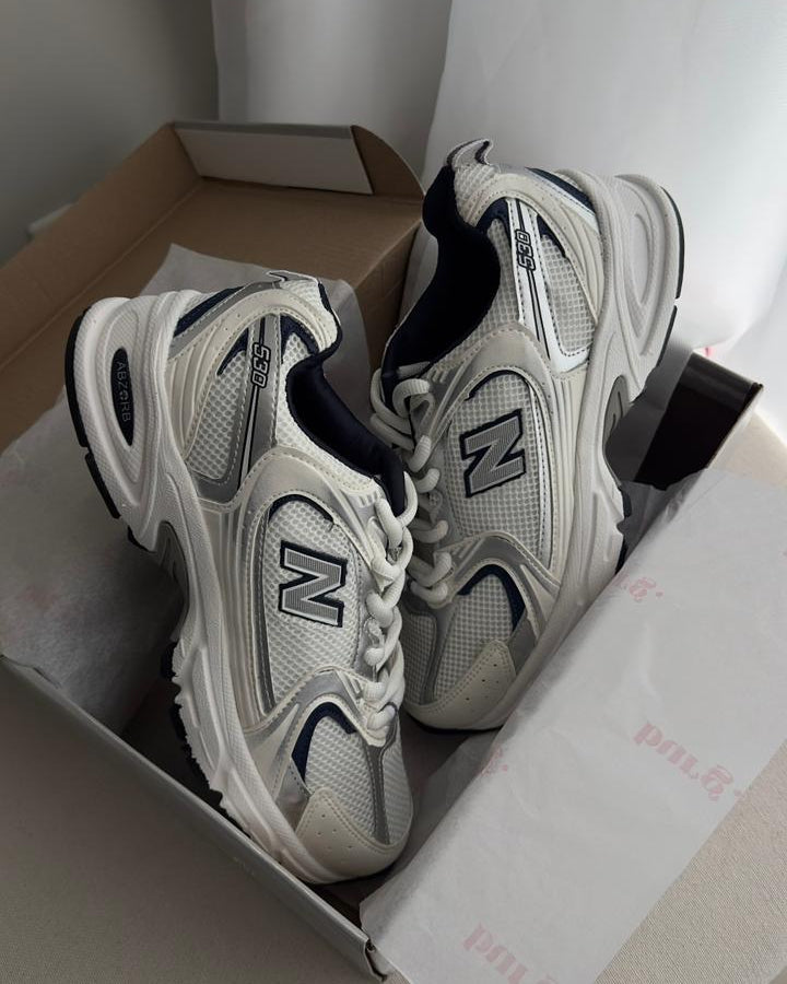 Tênis NB 530 Off White com Azul Marinho