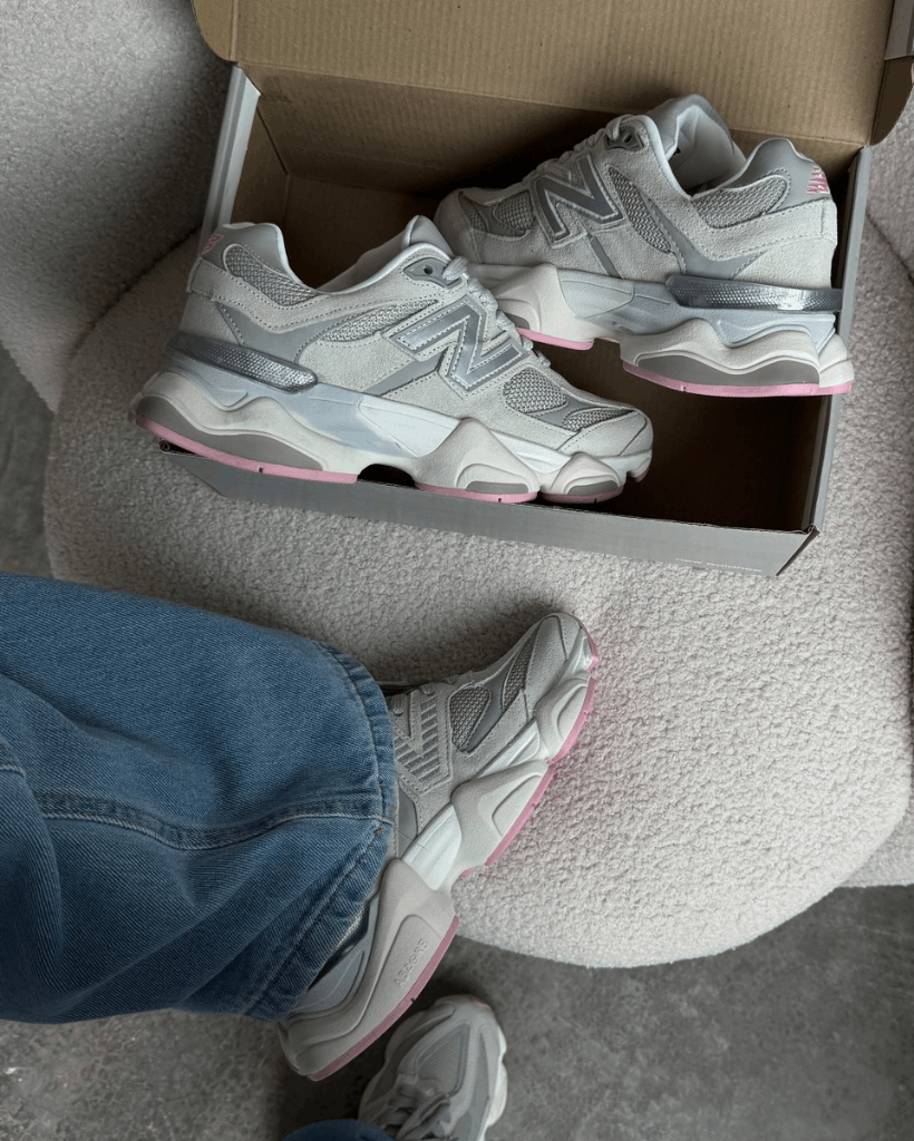 Tênis NB 9060 Cinza com Rosa em Camurça