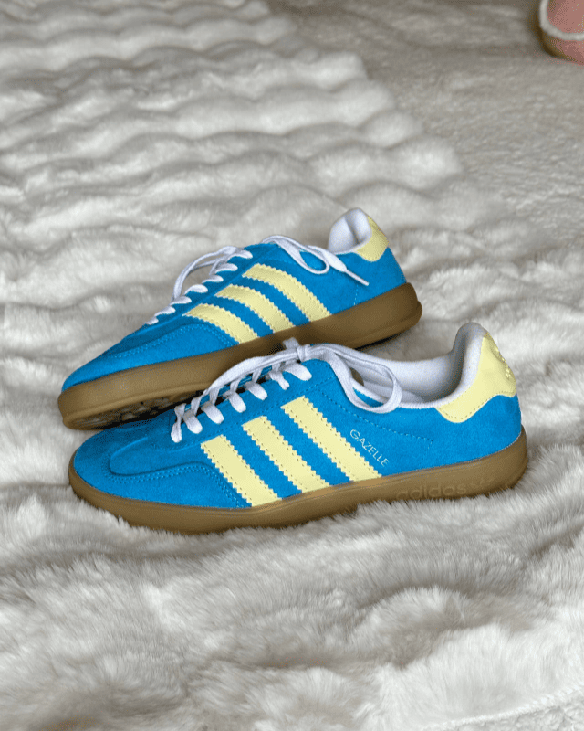Tênis Gazelle Indoor Azul Manteiga em Camurça Atoalhada