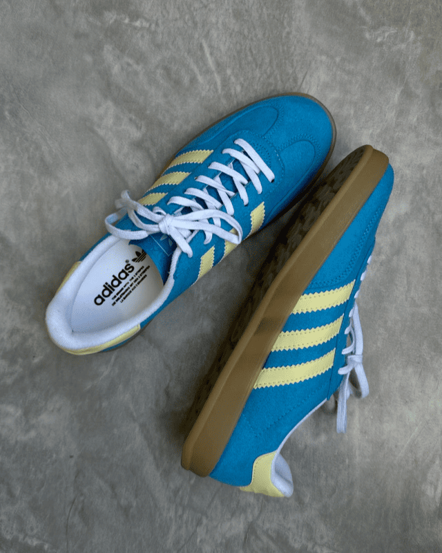 Tênis Gazelle Indoor Azul Manteiga em Camurça Atoalhada