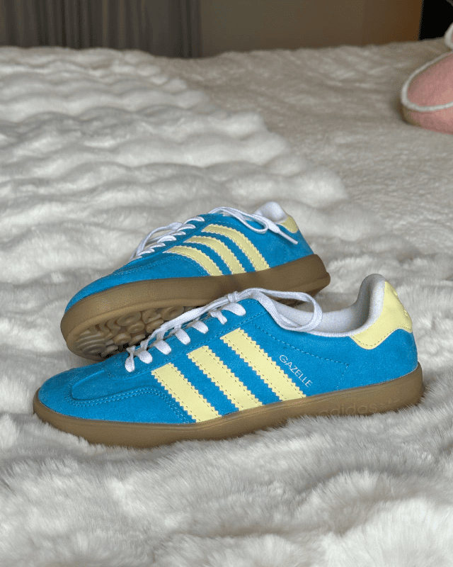 Tênis Gazelle Indoor Azul Manteiga em Camurça Atoalhada