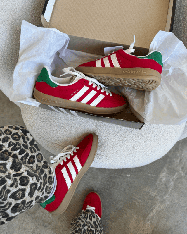 Tênis Gazelle Indoor Vermelho Feminino em Camurça Atoalhada