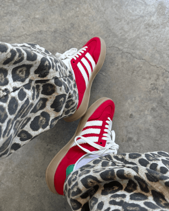 Tênis Gazelle Indoor Vermelho Feminino em Camurça Atoalhada