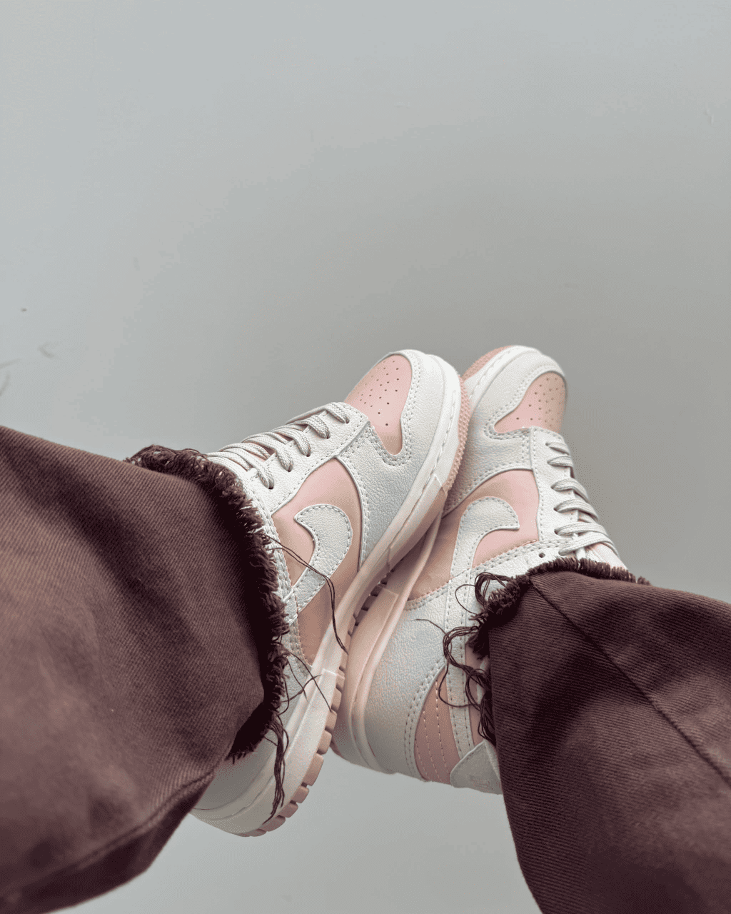 Tênis Dunk Off White e Rosa com Cardaços Extras