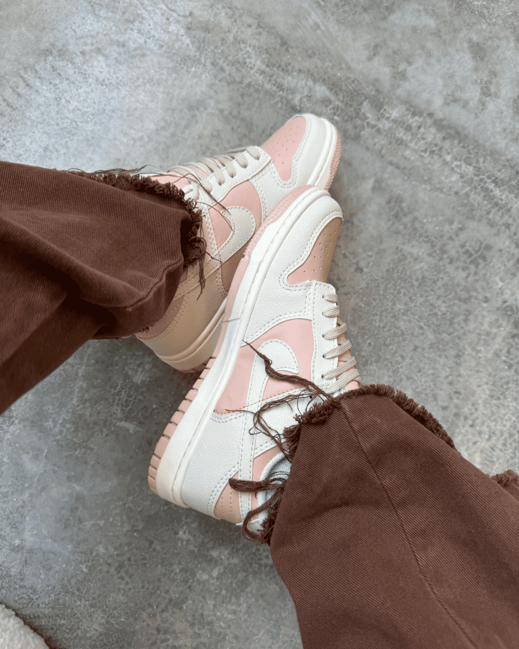 Tênis Dunk Off White e Rosa com Cardaços Extras