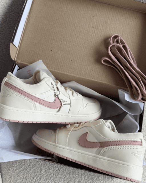 Tênis Jordan Low Off White Rosa Feminino com Cadarço Extra