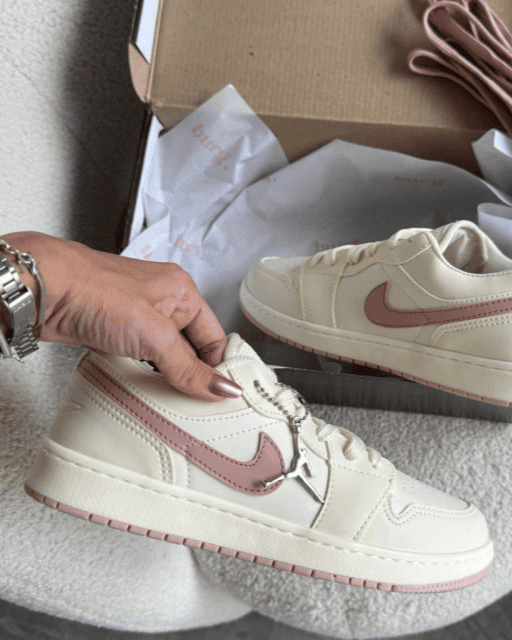 Tênis Jordan Low Off White Rosa Feminino com Cadarço Extra