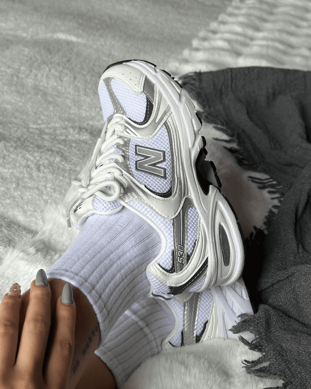 Tênis NB 530 Off White com Cinza