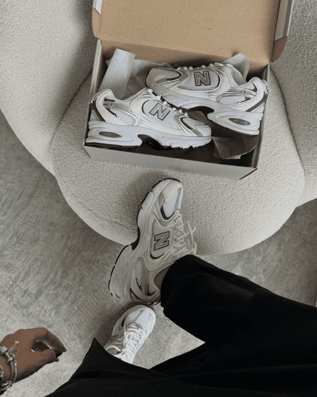 Tênis NB 530 Off White com Cinza