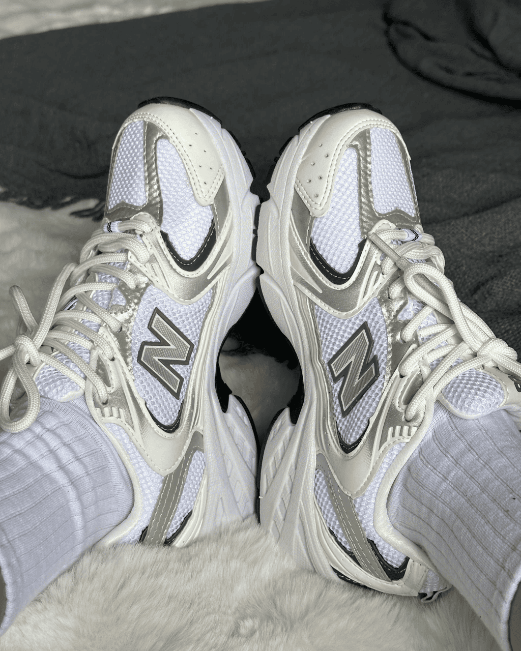 Tênis NB 530 Off White com Cinza