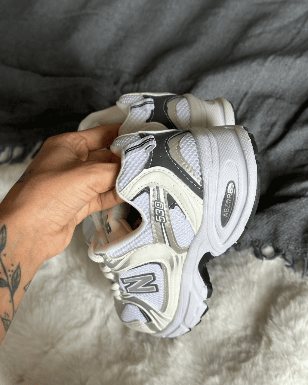 Tênis NB 530 Off White com Cinza