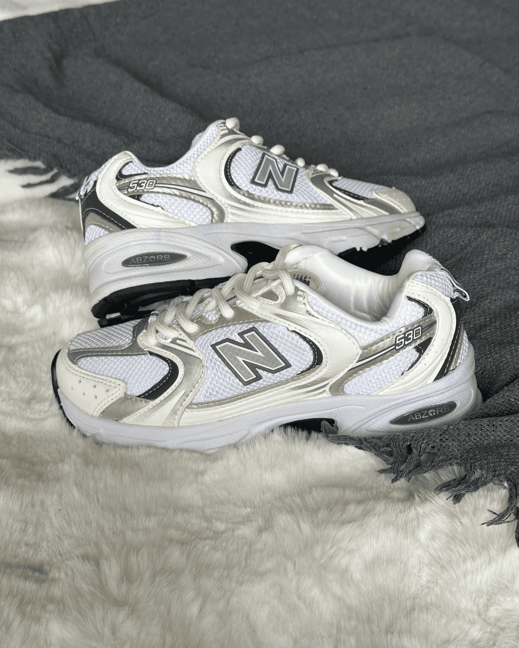 Tênis NB 530 Off White com Cinza