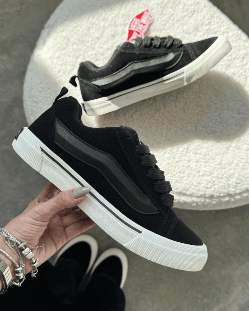 Tênis Vans Unissex com Cadarço Largo e Solado Waffle