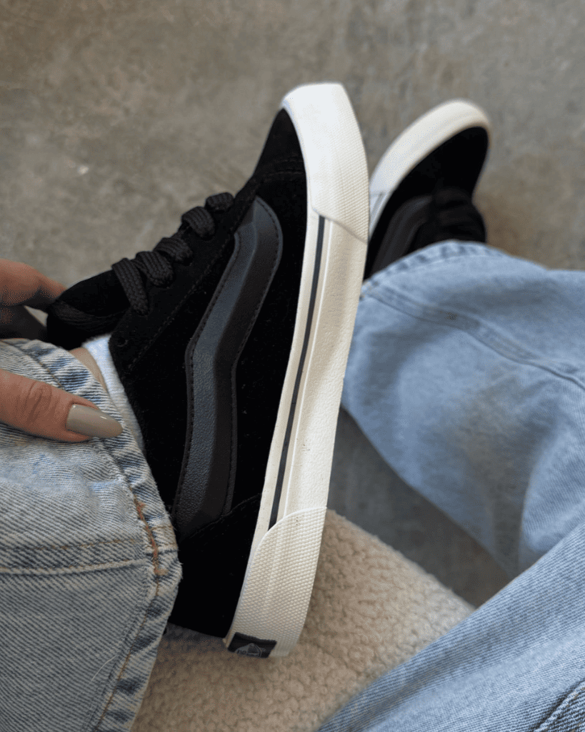 Tênis Vans Unissex com Cadarço Largo e Solado Waffle