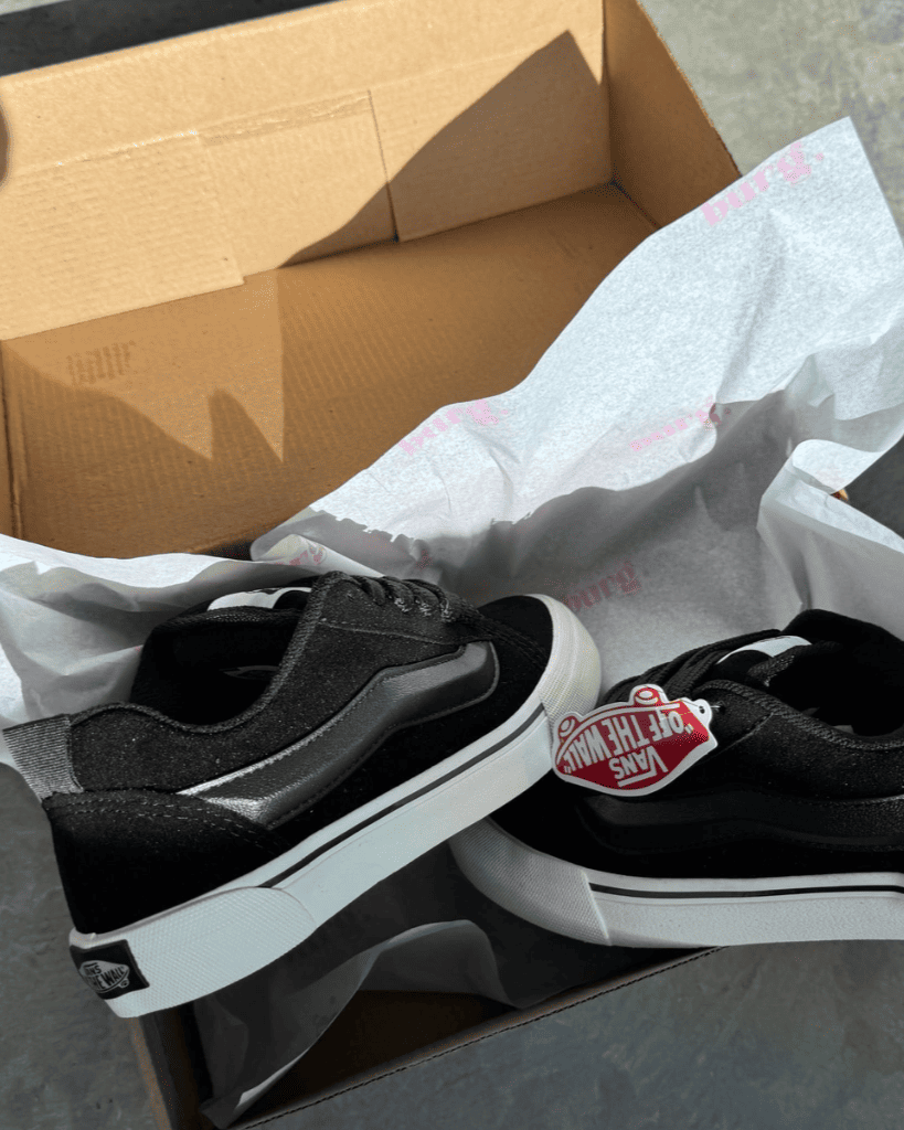 Tênis Vans Unissex com Cadarço Largo e Solado Waffle