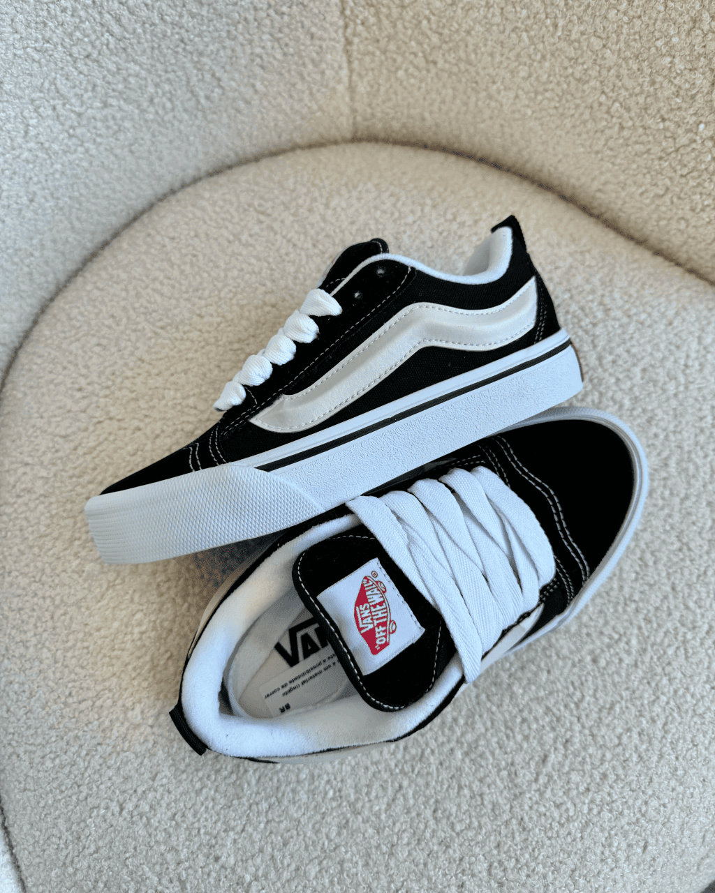Tênis Vans Preto e Branco Skate Retrô
