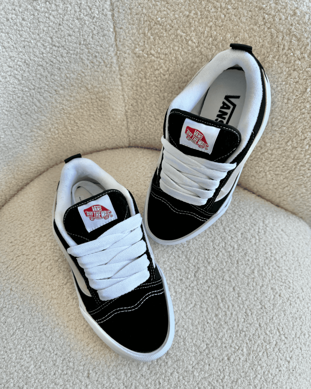 Tênis Vans Preto e Branco Skate Retrô